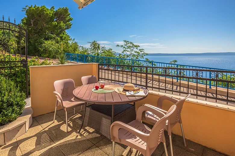 terrace with sea view - apartments Gudelj, Drašnice